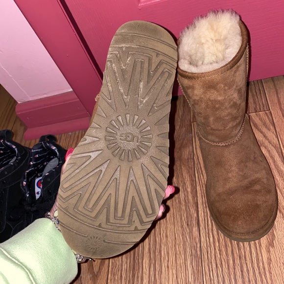 UGGS - Picture 2 of 2
